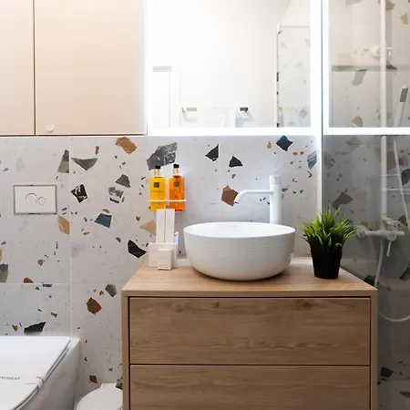 Soni Exclusive 336 Plaza With Private Parking & Self Check-in * Bucharest